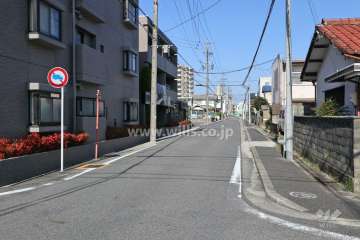 敷地東側の前面道路