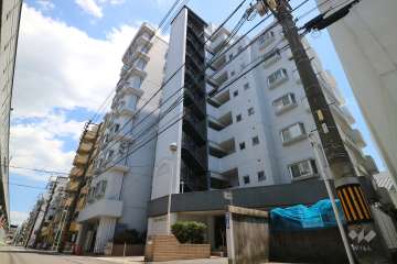 ロイヤル上社の外観（北西側から）