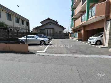 駐車場出入り口