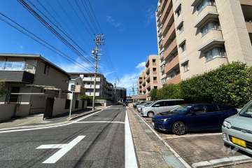 敷地東側の前面道路