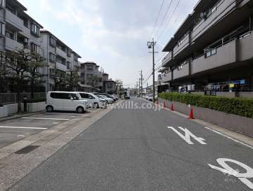 南側前面道路(東側から)