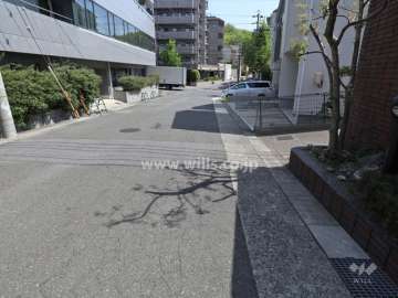 敷地北西側の前面道路