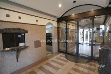 エントランスはオートロック付きです。