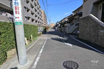 敷地南側の前面道路
