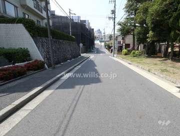 敷地北側の前面道路