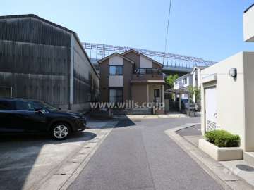 物件の南西側前面道路（南東側から）