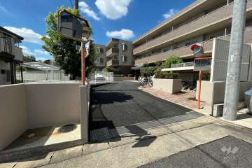 駐車場の出入口