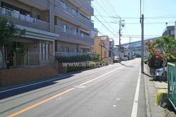 敷地東側の前面道路