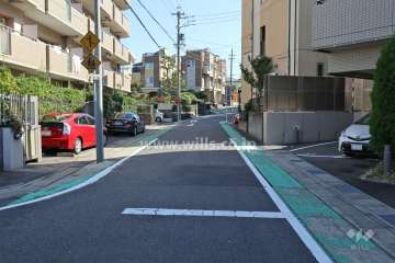 敷地南側の前面道路