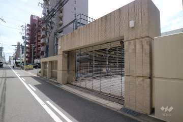 駐車場の出入口（リングシャッター付き）