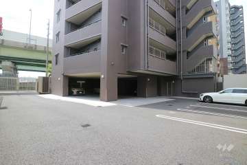 敷地内駐車場（屋外平面式・屋内平面式）