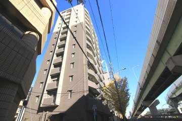 フレストアルファ本郷の外観（南西側から）