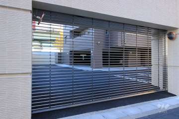 駐車場出入り口（リングシャッター付き）
