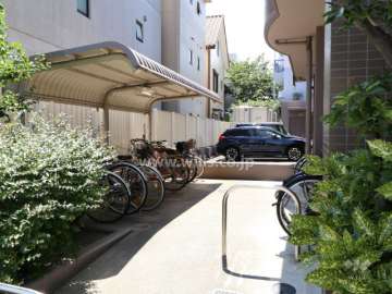 敷地内駐車場（屋内平面式）、駐輪場