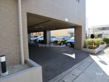 駐車場出入り口