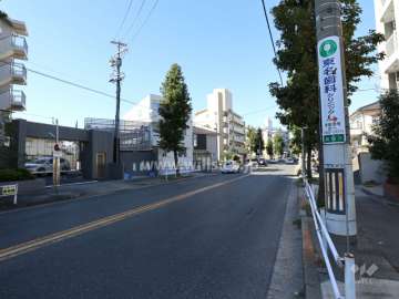 敷地北側の前面道路