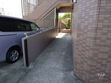 駐輪場へのスロープ