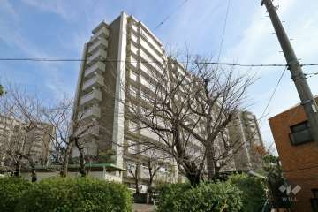 西一社第二団地102号棟の外観（南西側から）