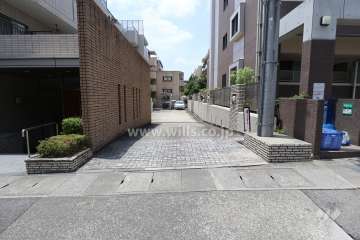 駐車場出入り口