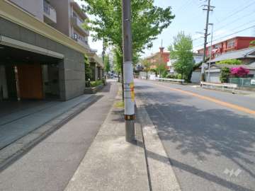 敷地北側の前面道路