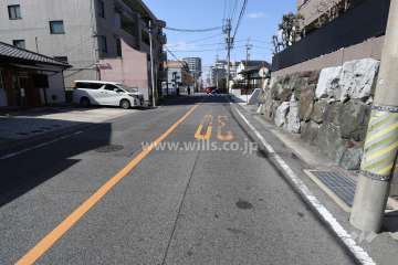 敷地南側の前面道路(東側から)