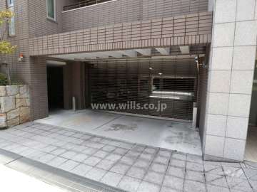 駐車場出入り口(リングシャッター付き)