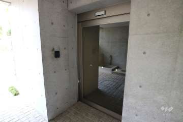 屋内に設けられた駐輪場