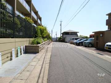 敷地南側の前面道路