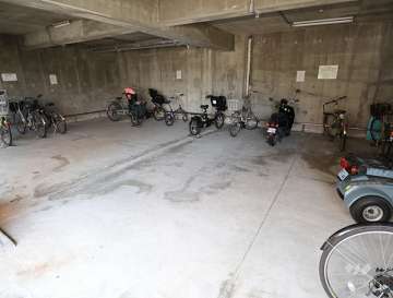 屋内に設けられた駐輪場