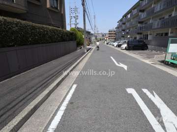 敷地東側の前面道路