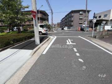 敷地北東側の前面道路