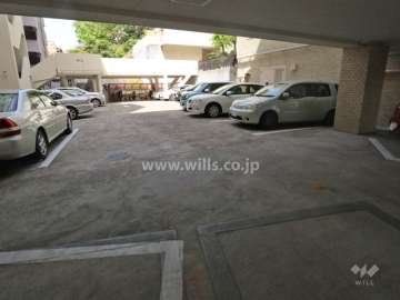 敷地内駐車場（屋内平面式および屋内平面式）