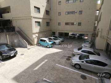 敷地内駐車場（屋内平面式および屋内平面式）