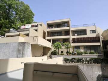 ライオンズマンション虹ヶ丘（D棟・E棟）の外観（南側から）