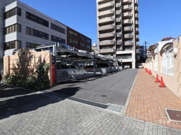 駐車場出入り口