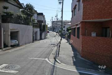 敷地東側の前面道路