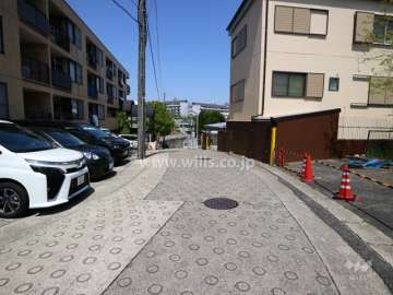敷地東側の前面道路