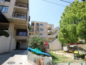 ライオンズマンション虹ヶ丘ガーデン（参番館）の外観(東側から)