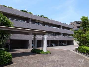 メゾン雲雀丘花屋敷の外観（南西側から）
