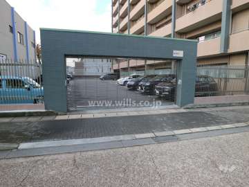北東側駐車場出入口（リングシャッター付き）