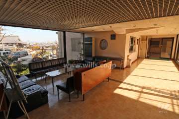 エントランスホールの談話スペース