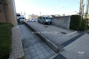 駐車場出入り口