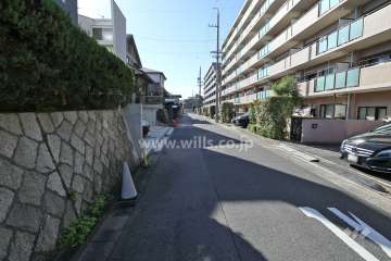 敷地南側の前面道路