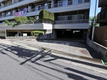 駐車場出入り口