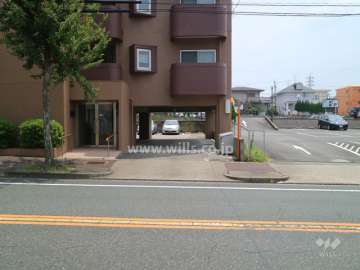 駐車場出入り口