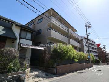 グローリアルヒルズ名東神丘町の外観(北東側から)