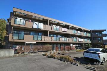 六合マンション石が根の外観（南側から）