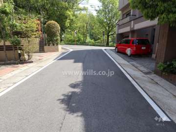 敷地北側の前面道路