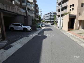 敷地北側の前面道路