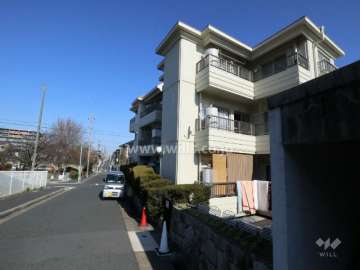 敷地西側の前面道路